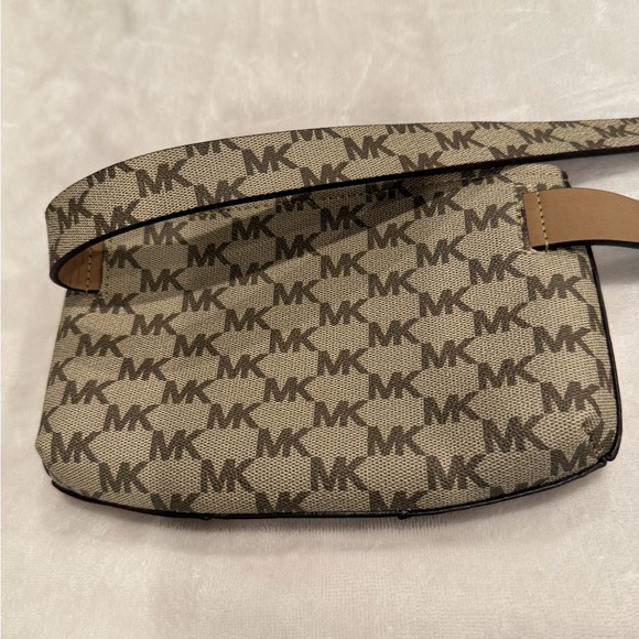 Michael Kors MK Logo White and Tan Belt Bag - Picture 3 of 7